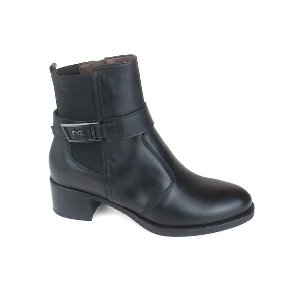 Nero Giardini 7 - € 170